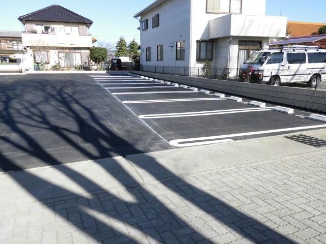 物件外観写真3　(駐車場)