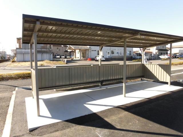 物件外観写真4　(屋根付き駐輪場)