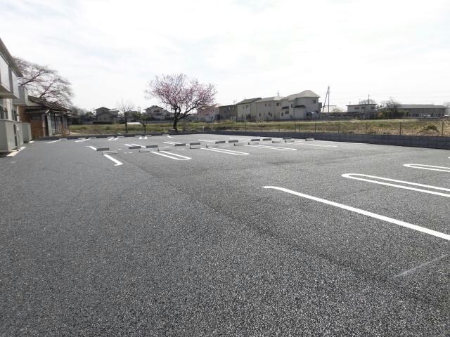 物件外観写真2　(駐車場)