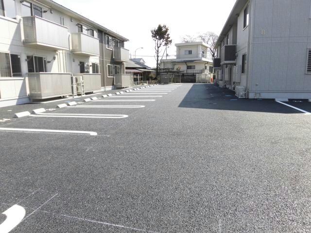 物件外観写真2　(駐車場)