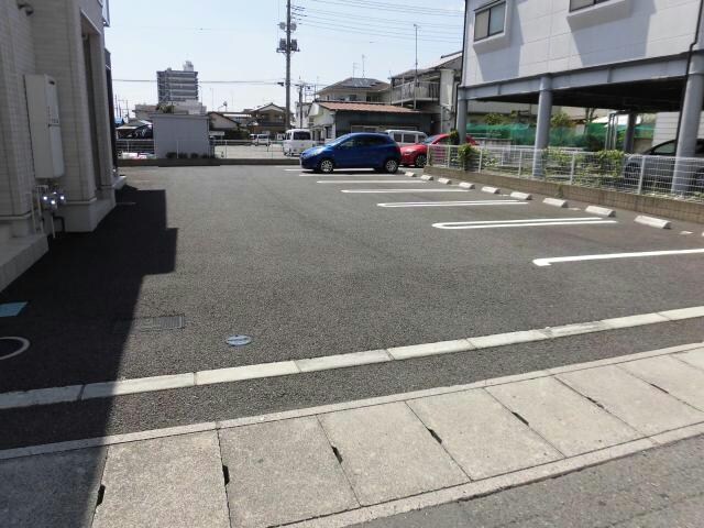 物件外観写真2　(駐車場)