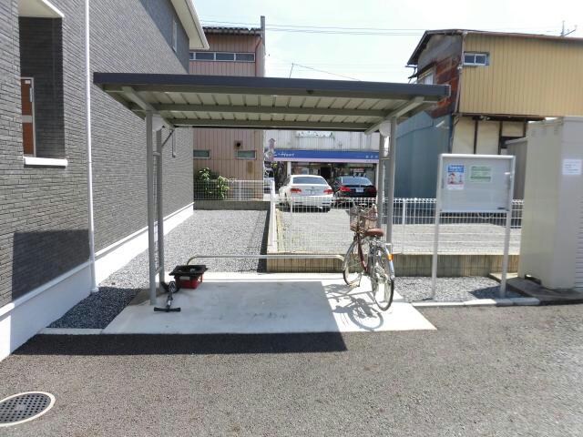 物件外観写真3　(駐輪場)