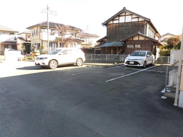 物件外観写真2　(駐車場)