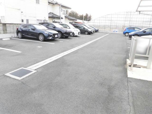物件外観写真2　(駐車場)