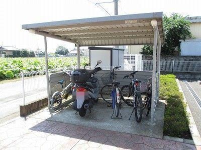 物件外観写真3　(屋根付き駐輪場)