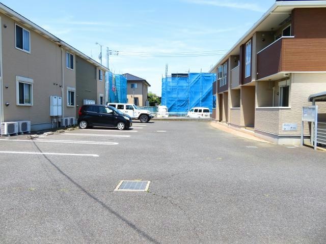物件外観写真2　(駐車場)