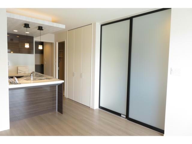 物件内観写真12　(LDK11帖・キッチンカウンター)