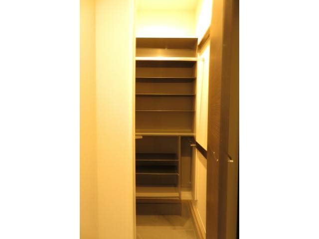 物件内観写真20　(玄関収納)