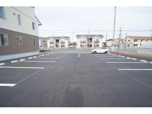 物件外観写真2　(駐車場)
