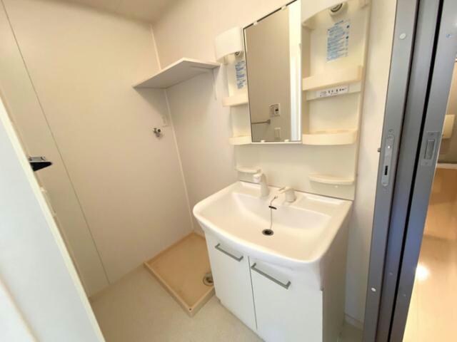 物件内観写真14　(シャンプードレッサー・室内洗濯機置場)