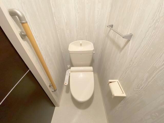 物件内観写真16　(温水洗浄暖房便座)