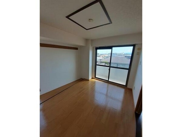 居室(南側洋室6帖)
