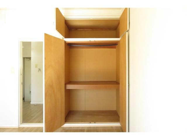 物件内観写真12　(東側洋室収納)