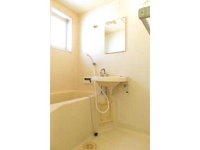 物件内観写真15　(浴室小窓付き)