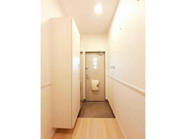 物件内観写真8　(玄関ホール)