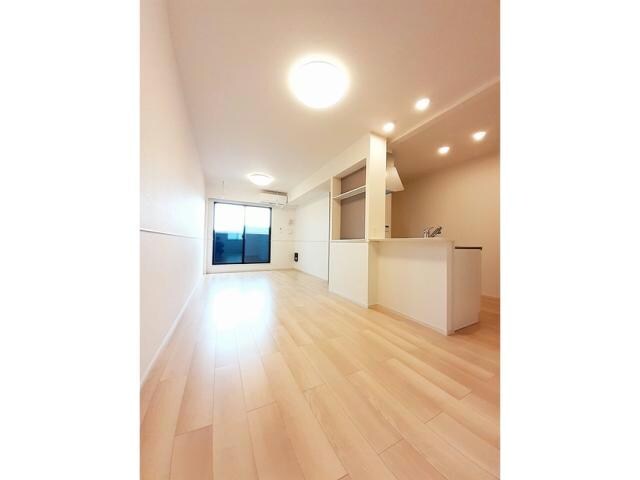 物件内観写真10　(LDK13.2帖・エアコン付き)