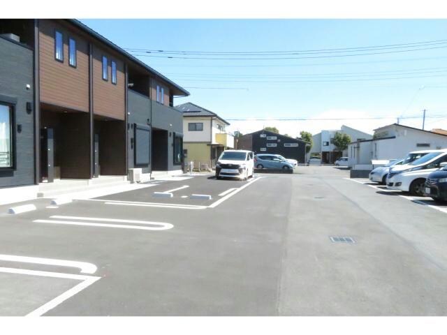 物件外観写真2　(駐車場)