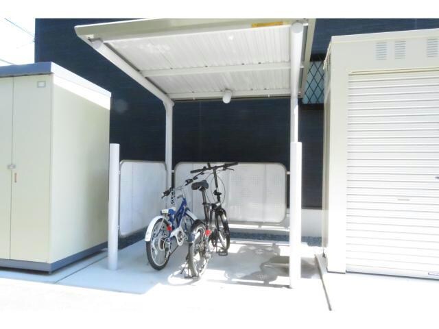 物件外観写真3　(駐輪場)