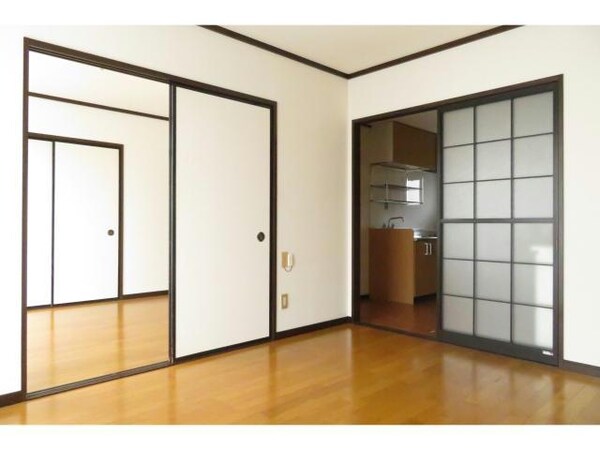 居室(東側洋室)