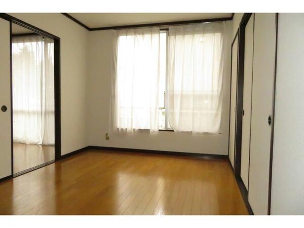 居室(西側洋室)