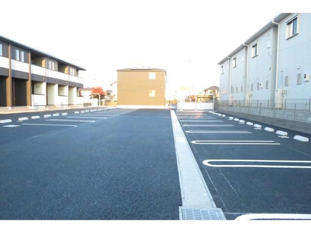 物件外観写真2　(駐車場)