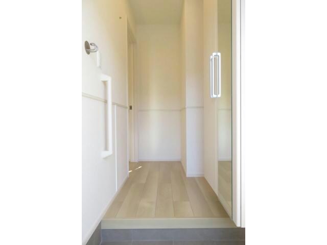 物件内観写真7　(玄関)