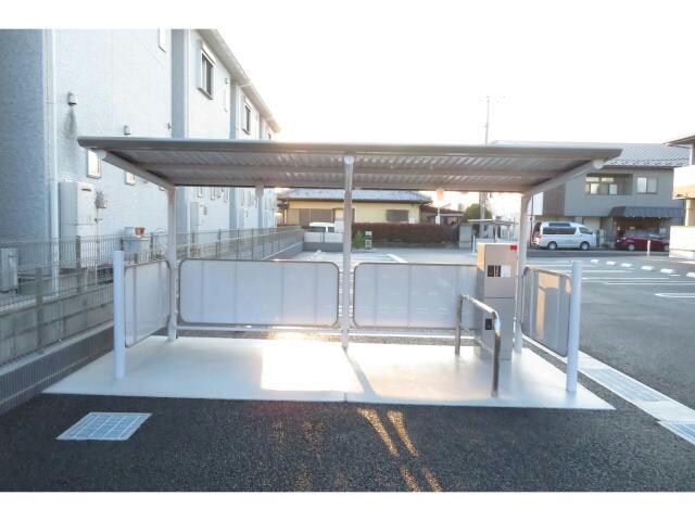 物件外観写真3　(駐輪場)