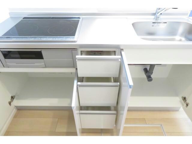 物件内観写真14　(キッチン収納)