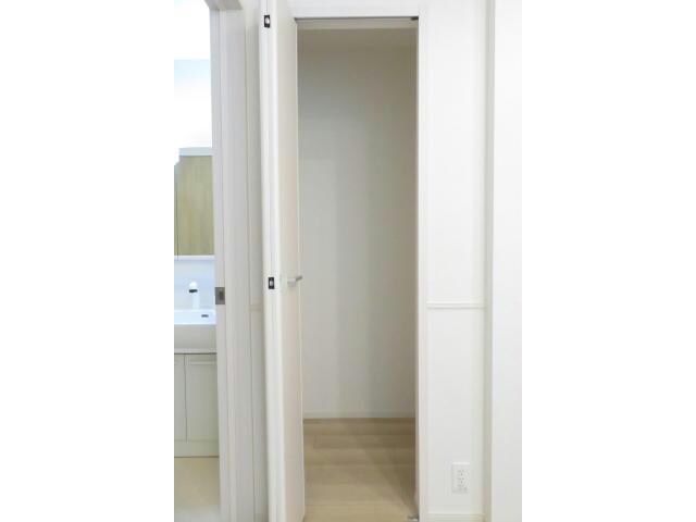 物件内観写真15　(キッチン収納)