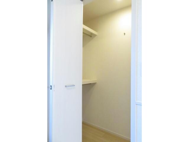 物件内観写真17　(ウォークインクローゼット)