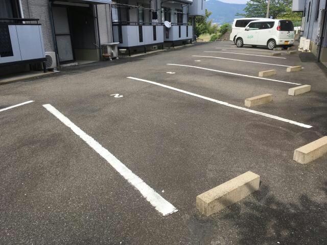 セジュール赤崎 Ａ棟の駐車場