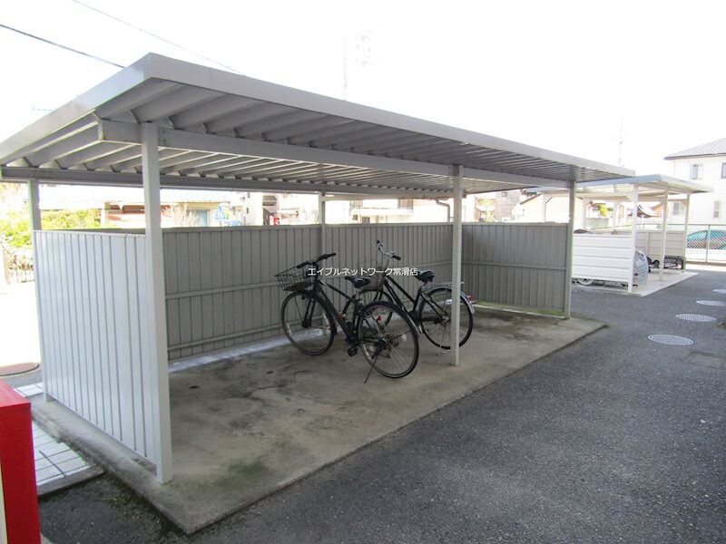 物件内観写真10　(駐輪場)