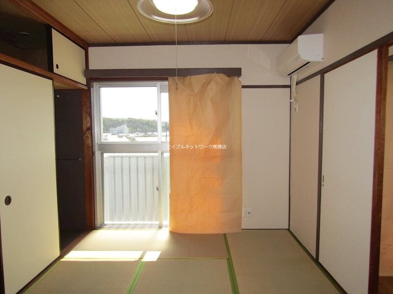 物件内観写真12　(和室6帖)