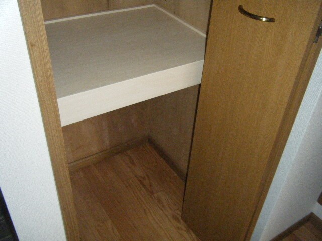 物件内観写真13　(物入れ)