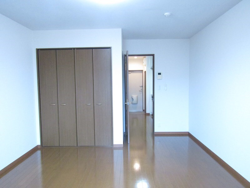 物件内観写真6　(洋室8.8帖)