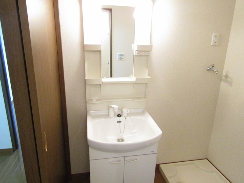 物件内観写真14　(シャワー付独立洗面台)