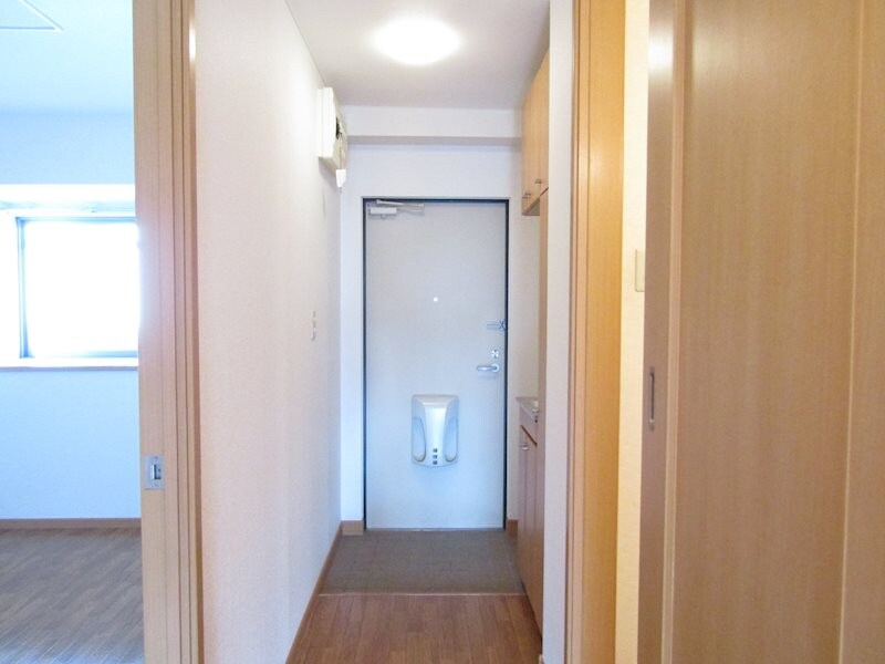 物件内観写真7　(玄関)
