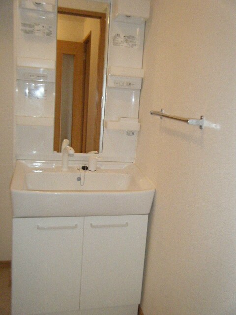 物件内観写真9　(シャワー付独立洗面台)