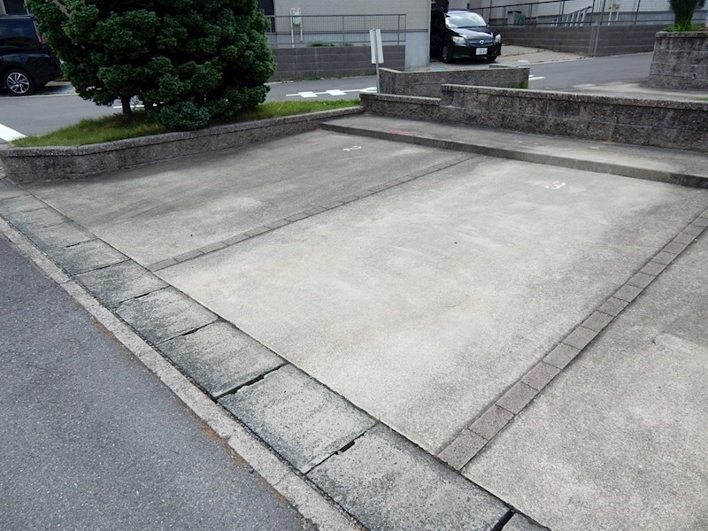 物件内観写真9　(駐車場)