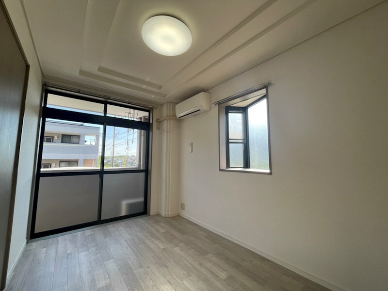 物件内観写真12　(洋室5帖)