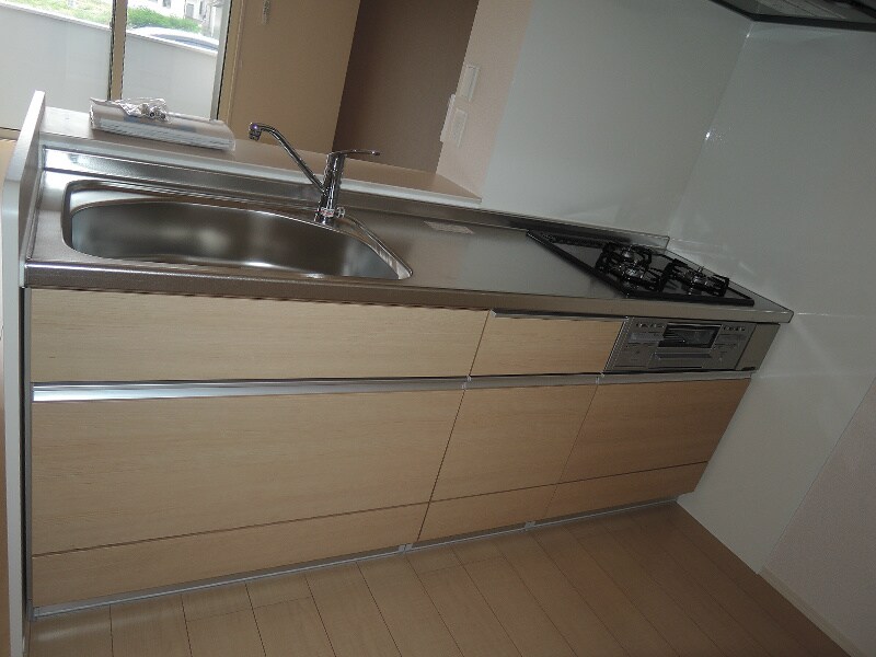 物件内観写真3　(システムキッチン)