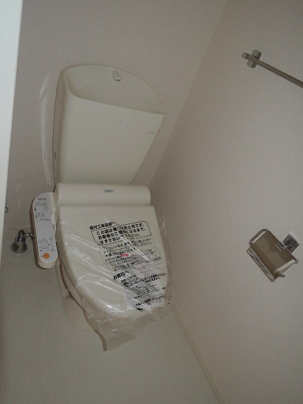 物件内観写真9　(温水洗浄便座)