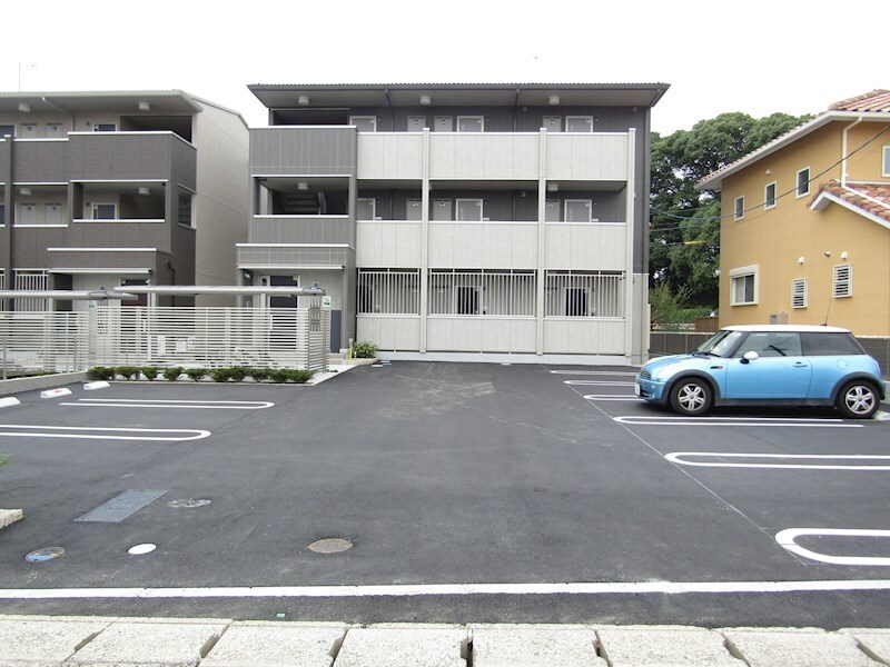 物件内観写真10　(駐車場)