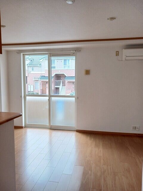 物件内観写真4　(リビング)