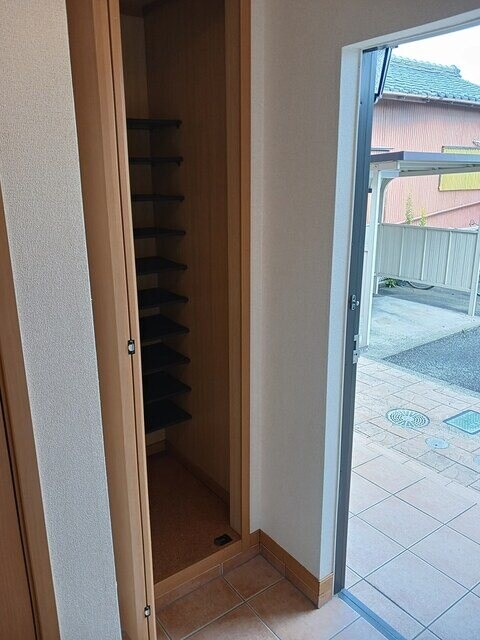 物件内観写真7　(玄関)