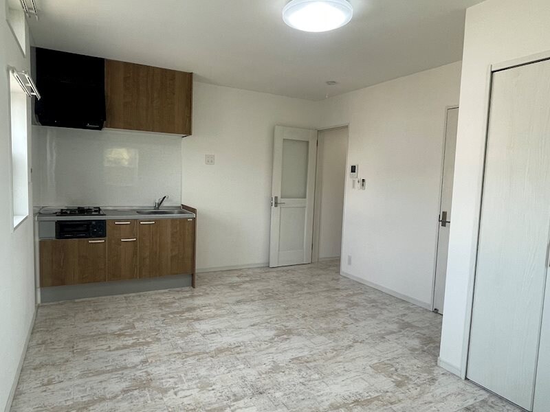 物件内観写真5　(洋室9.9帖)