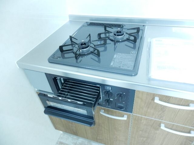 物件内観写真16　(グリル付き2口ガスコンロ)