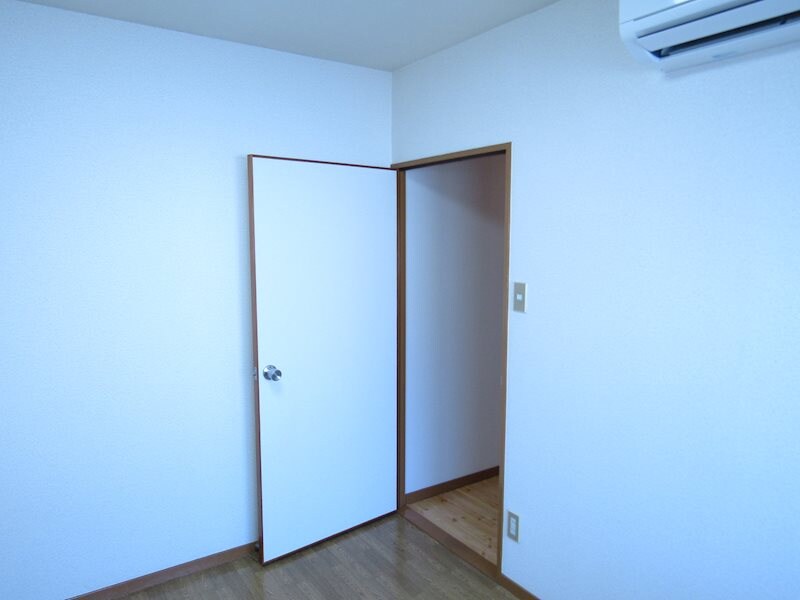 物件内観写真16　(物入れ)