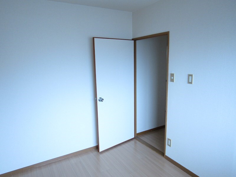 物件内観写真17　(物入れ)