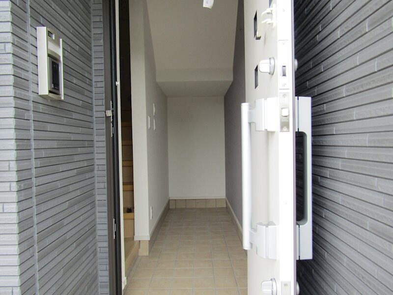 物件内観写真7　(玄関)